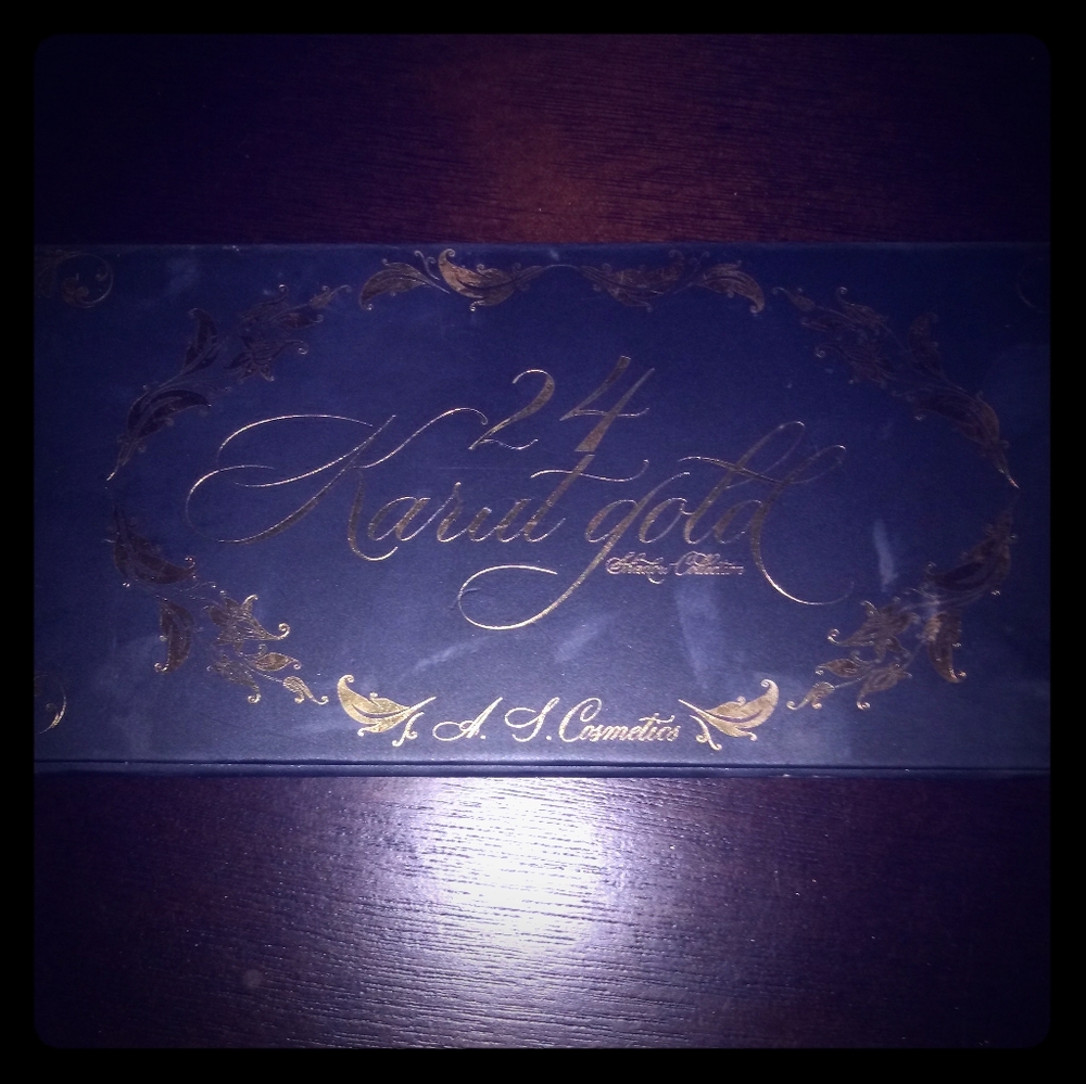 24 karat gold eyeshadow